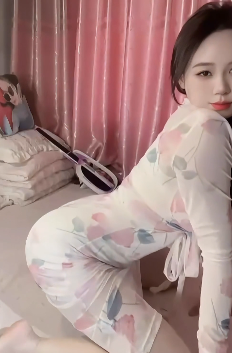 快手小黄鱼鱼姑娘热舞顶胯合集10部708M太翘了