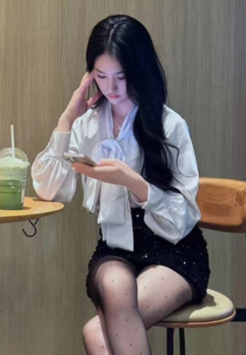 刘婉婷JK白丝女仆约会1V15P114M大一学妹