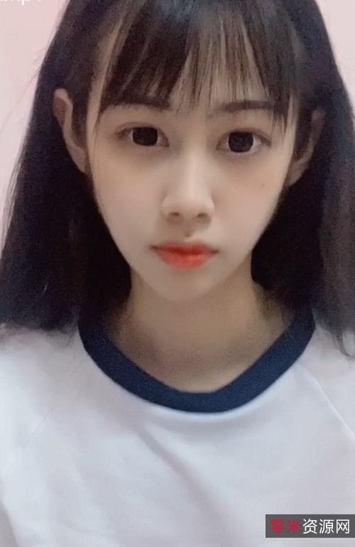 推特江可爱定制福利合集1部303MB超诱人